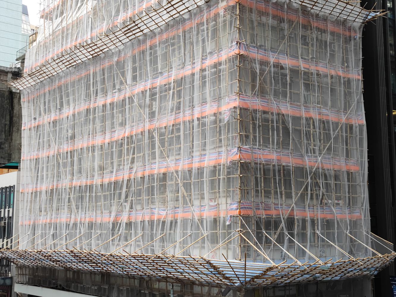 The Architectural Language of Scaffoldings in Cityscapes Exploring the Impact of These Temporary Structures - 13677